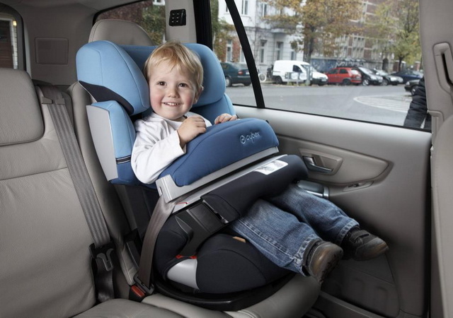 Лайфхак: как сделать безопасным детский столик на автокресло